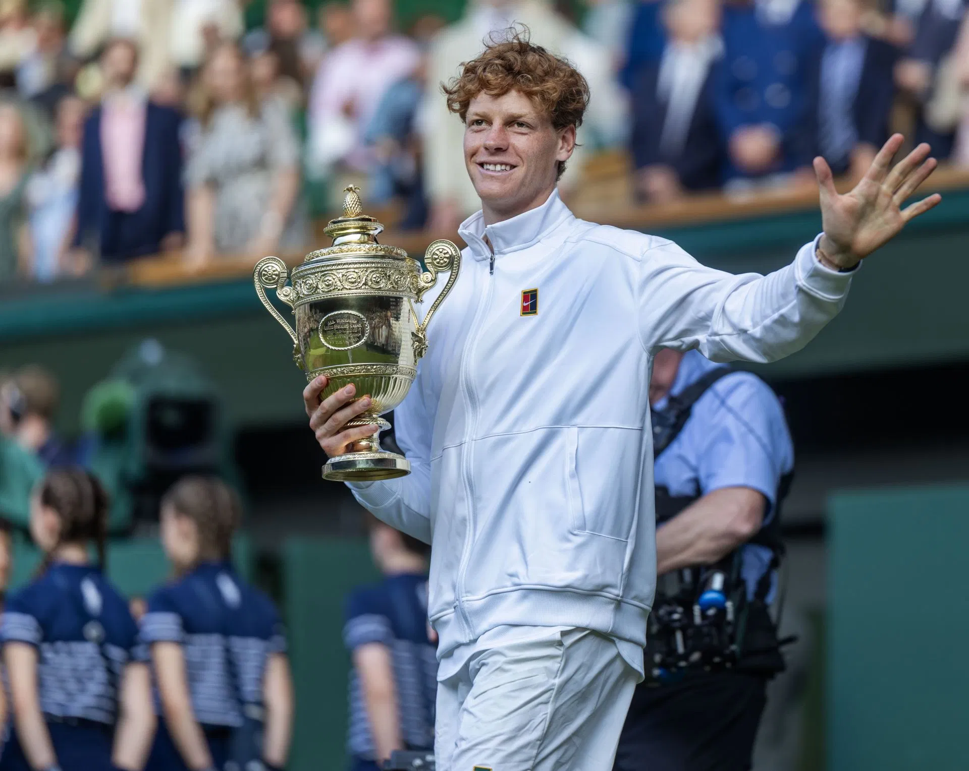 WATCH: Jannik Sinner shares special moment with his father Johann in emotional scenes after Vienna Open triumph