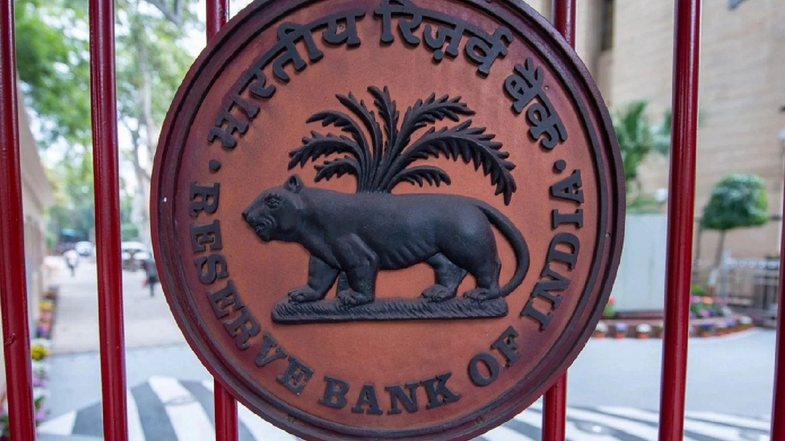 Banks May Soon Finance Domestic And Overseas Acquisitions Under RBI’s New Draft