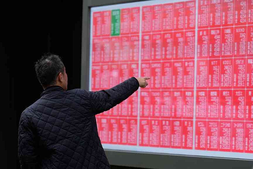 Stocks see 6-month win streak on Amazon boost