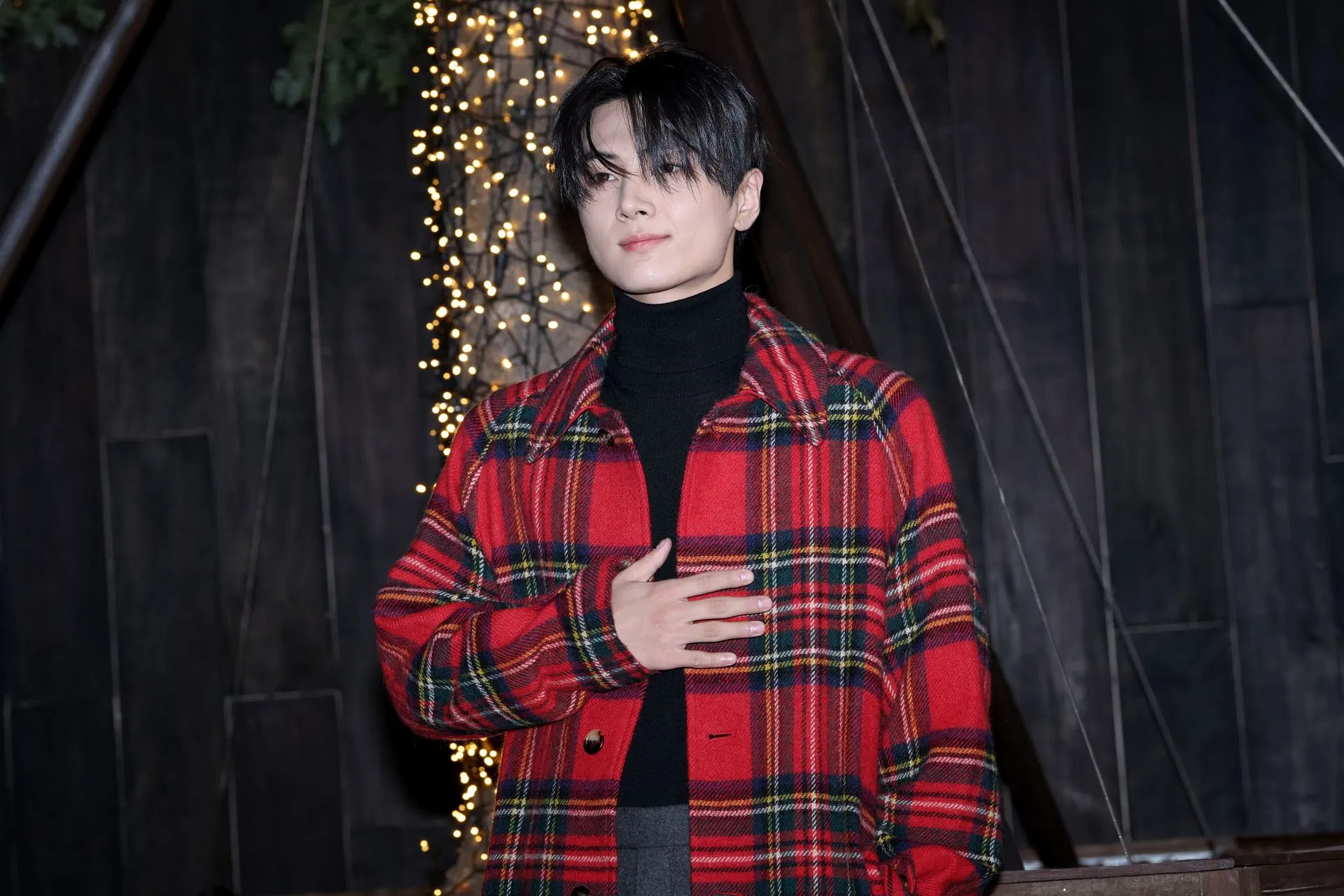 "Man looks so fine" - Fans react as ENHYPEN's Jay makes a stunning appearance at Ralph Lauren's Holiday Experience pop-up in Seoul