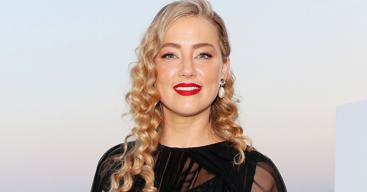 Amber Heard Shares Rare Photo With All 3 Children For Halloween