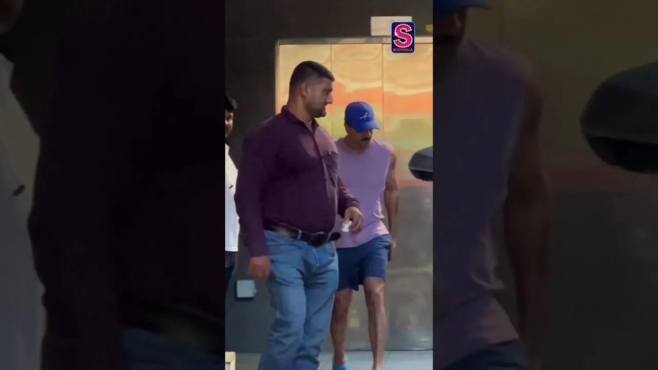 No Time To Pause! Ranbir Kapoor Dashes Past The Shutterbugs | N18S | News18