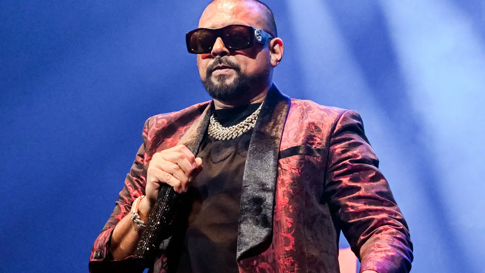 Shaggy Leads Hurricane Relief Flights to Hard