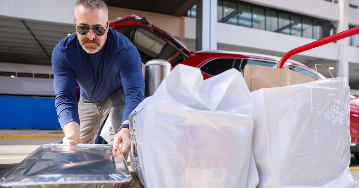 Omaha man donates lunches for TSA agents during government shutdown