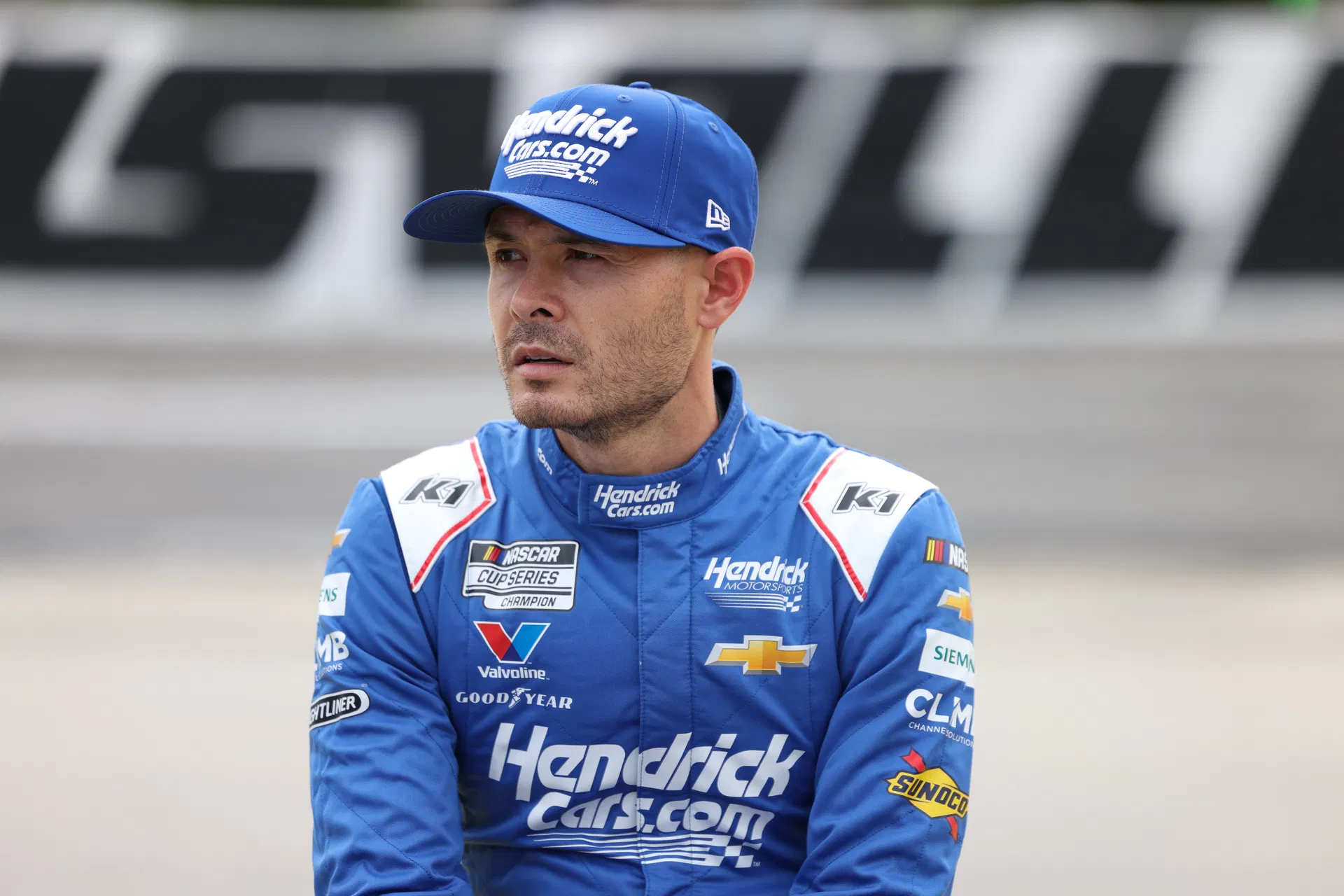 Inside Kyle Larson's Martinsville dilemma as Cliff Daniels weighs risky late-stage call against Christopher Bell