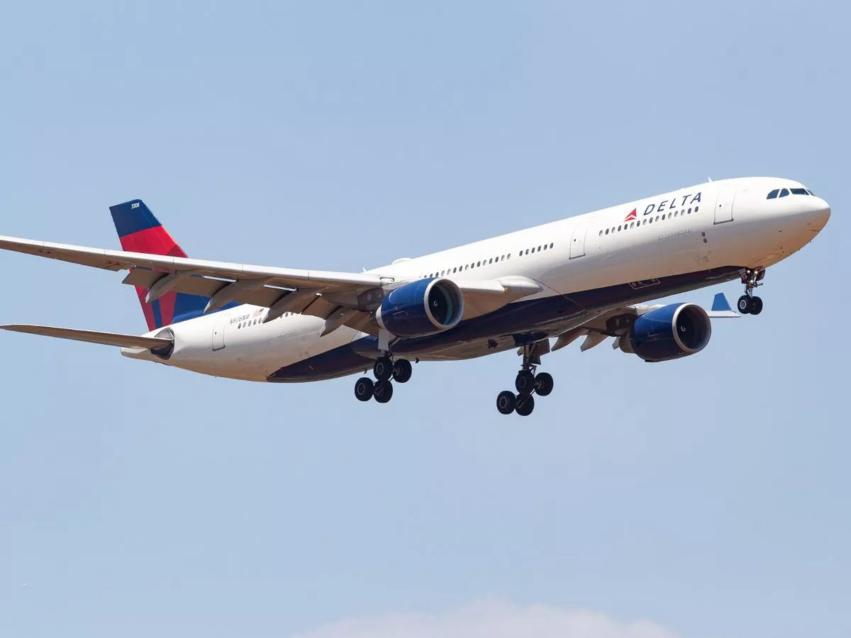 Flight forced to divert to Dublin Airport after 'rotten egg' smell