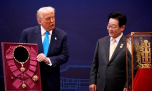 Trump Touts Strong Economic Ties in Talks With Korean President, APEC Business Leaders