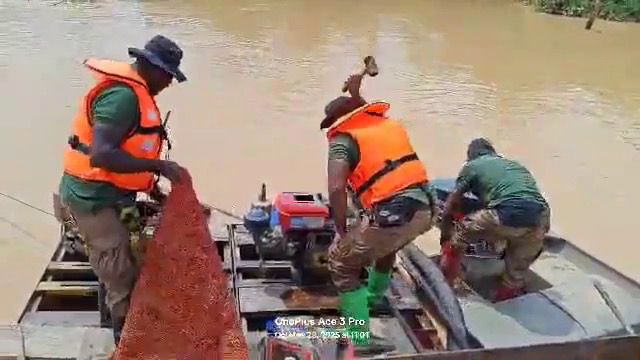 Concerned Miners taskforce destroys 40 Changfan boats on River Offin