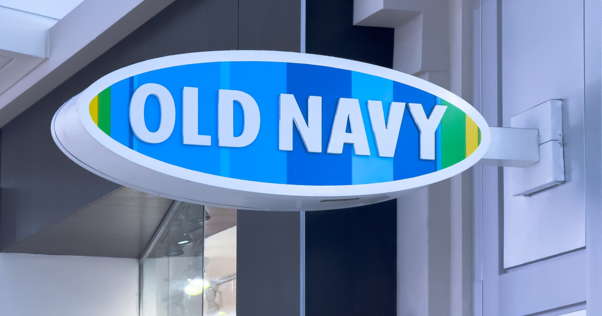 Old Navy Is Selling a Perfect-for-Fall Plaid Jacket