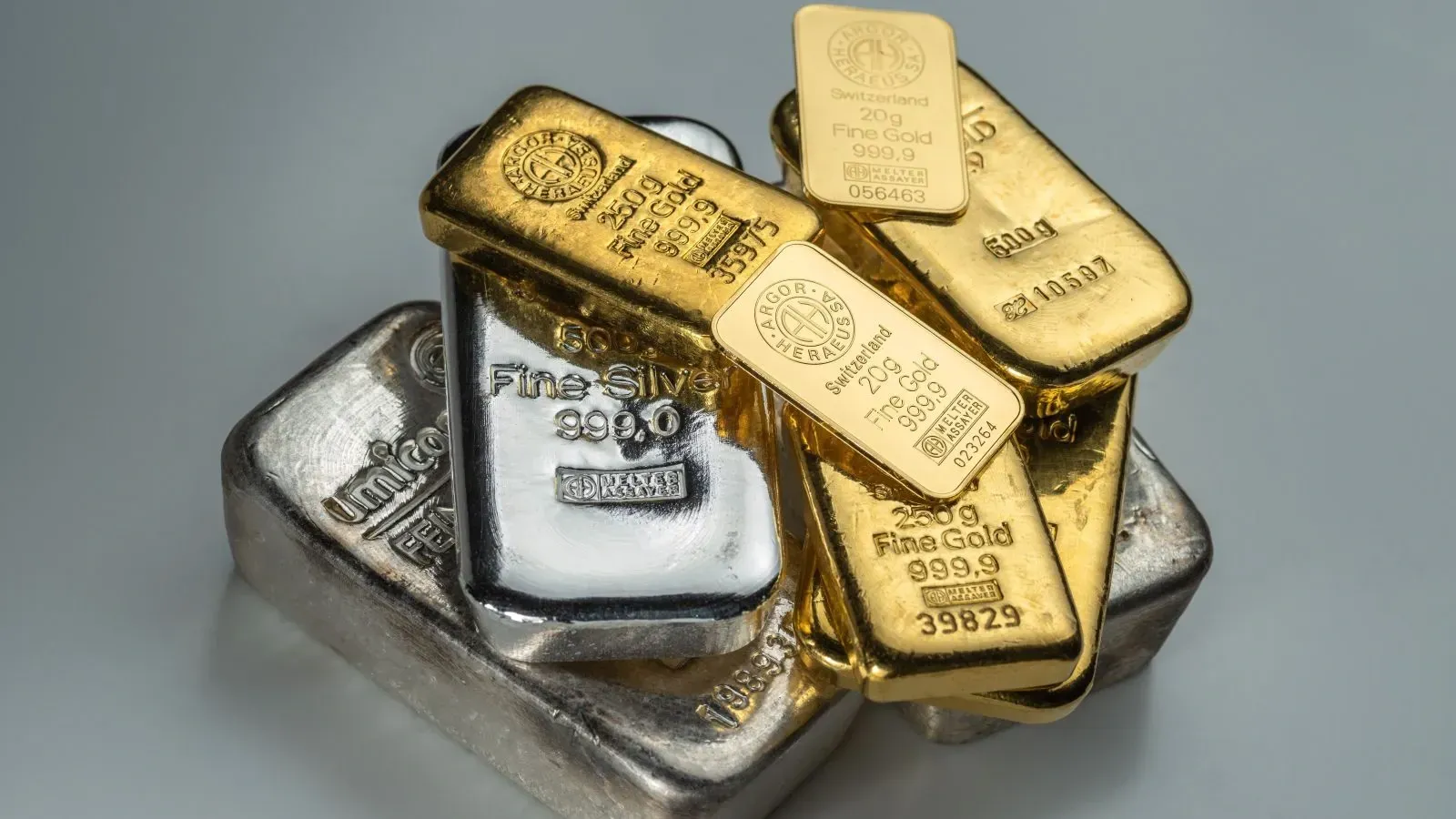 Gold Rate Today: MCX Gold Falls Below Rs 1.23 Lakh per 10 Grams as Global Prices Drop