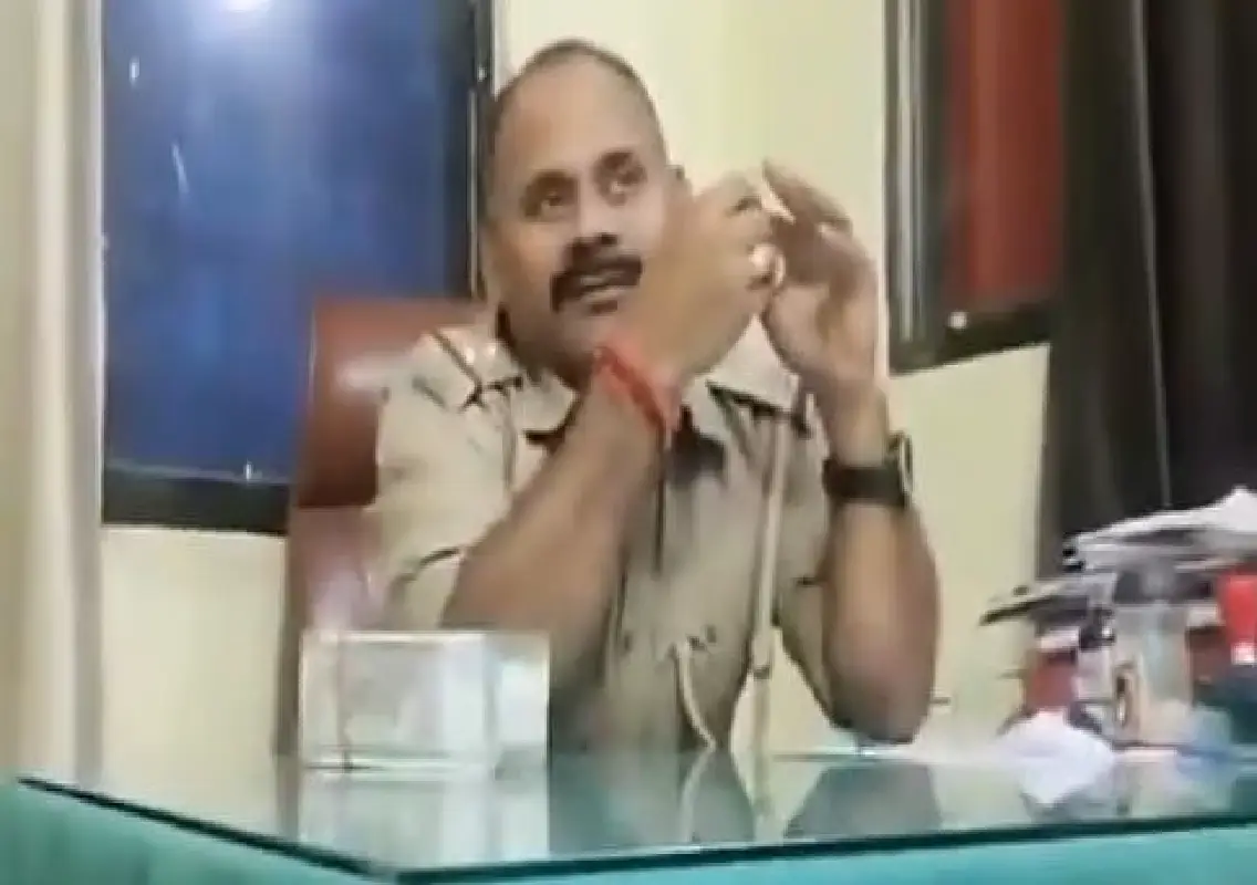 Lucknow sub-inspector caught taking ₹2 lakh bribe in ACB sting: WATCH
