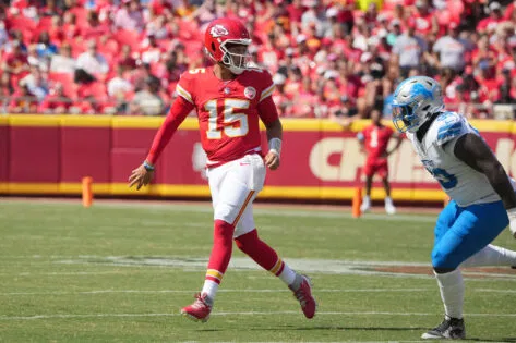 Chiefs Coach Issues Strict Warning to Patrick Mahomes, Addresses Ref Bias With New NFL Rule