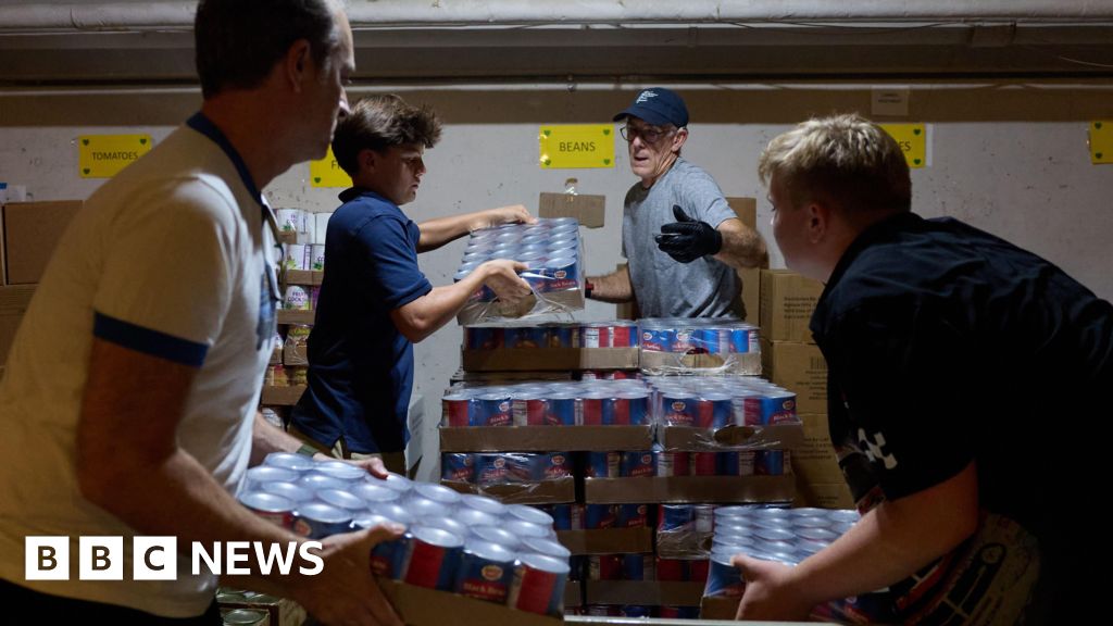 Food stamps: US government says it will stop paying for food aid next week