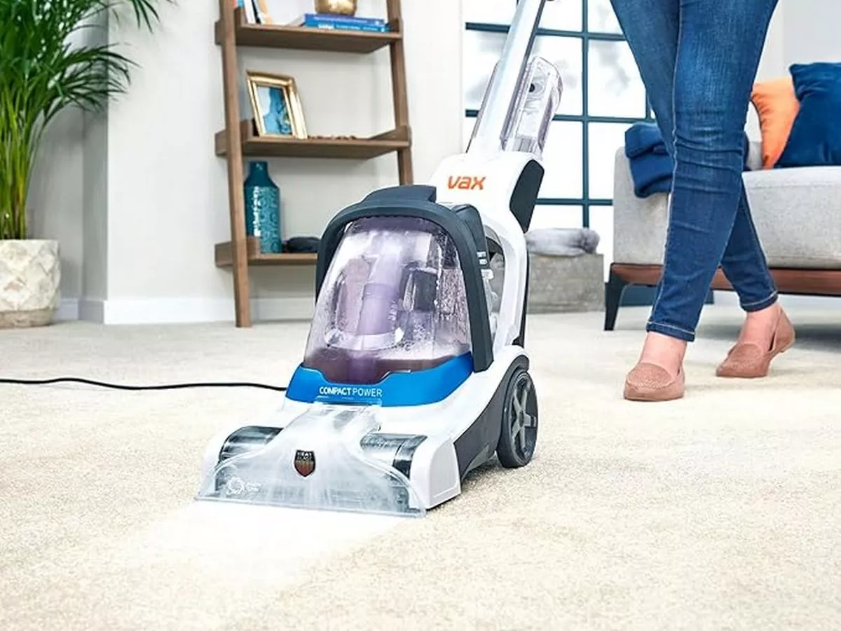 'Lightweight' carpet cleaner that leaves floor looking 'brand new again' now £76