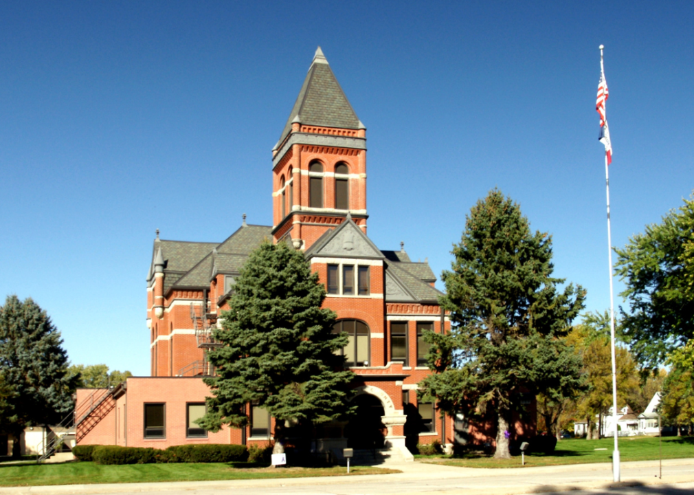 Who's running for city offices, school board in Monona County?