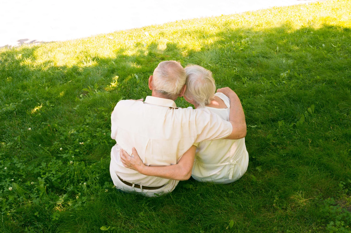 Sharing happy moments may boost health of older couples, study finds