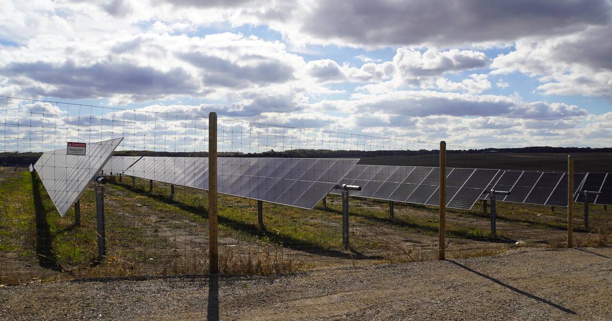 Ribbon-cutting, energization ceremony held for Oregon’s 31-acre community solar project