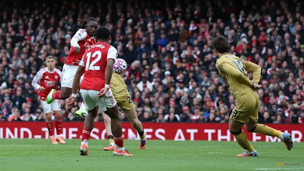 Arsenal go clear after win over Palace, Man City slip up at Villa