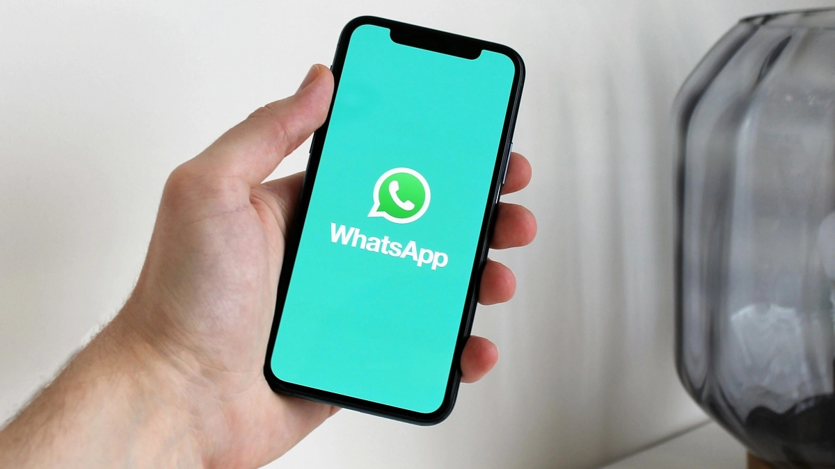 WhatsApp New Feature Update: Meta-Owned Platform Developing ‘Reaction Sticker for Status Updates’ Feature; Soon Coming to iOS Beta Users