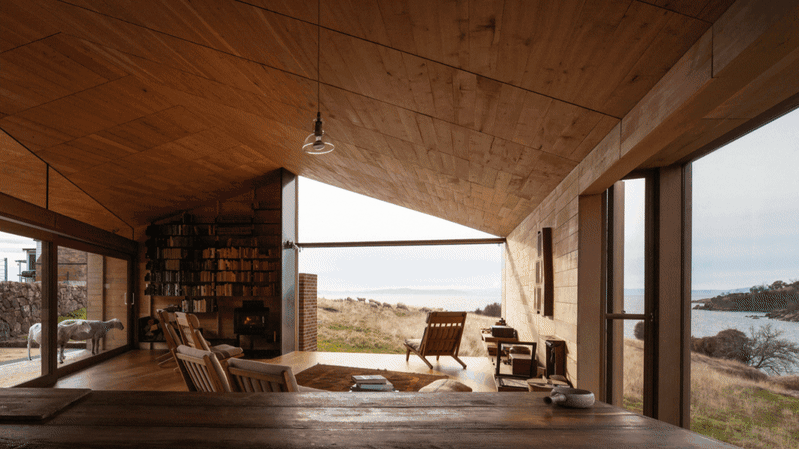 An hour from Adelaide, you can wake up to giraffes outside your window