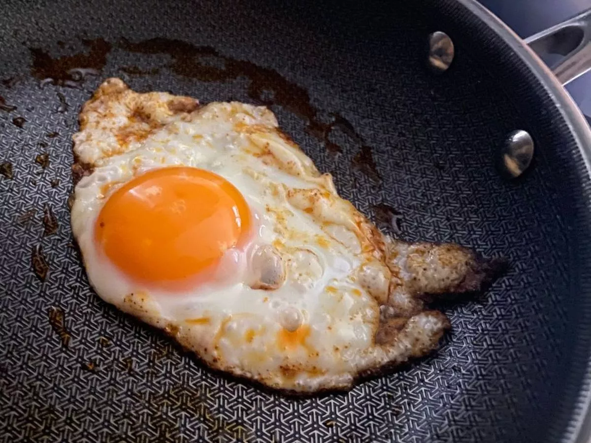 I made a tastier fried egg by combining 1 simple ingredient chef loves with oil