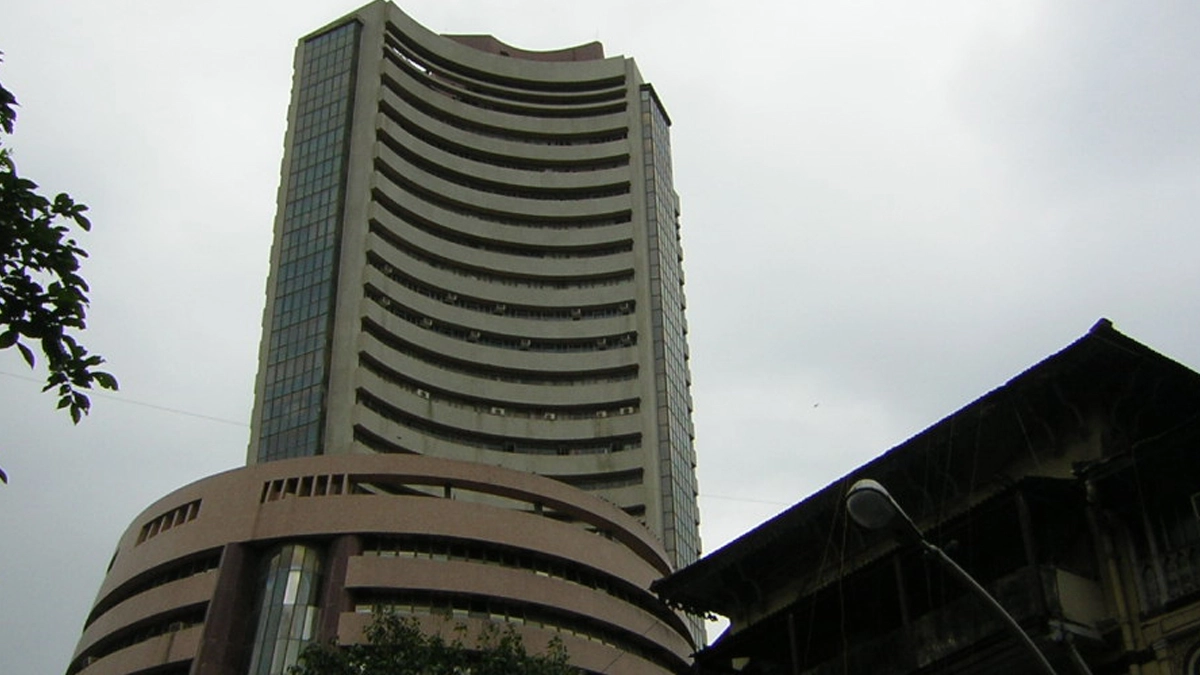 Stocks to Buy or Sell Today, October 27, 2025: NTPC, Reliance Industries, and Kotak Mahindra Bank Among Shares That May Remain in Focus on Monday