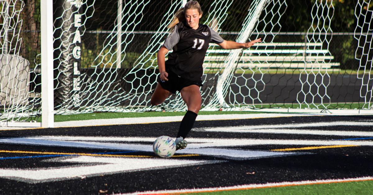 Which local girls soccer teams made the state playoffs?