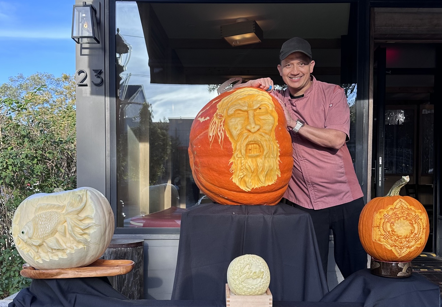 Lantern: Sen Chef Showcases Culinary Mastery With Fruit and Vegetable Carvings