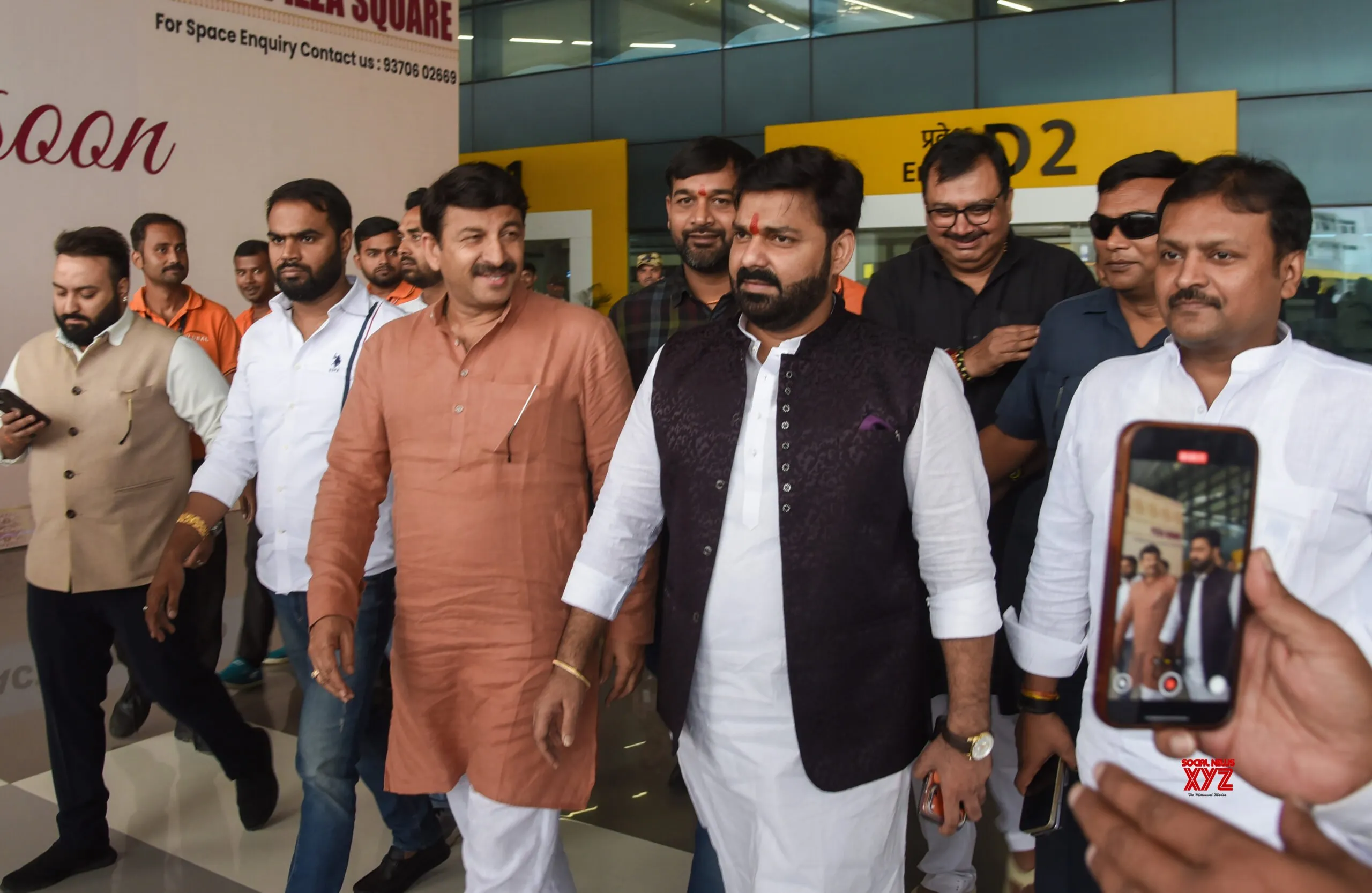 Pawan Singh and Manoj Tiwari at Patna Airport #Gallery