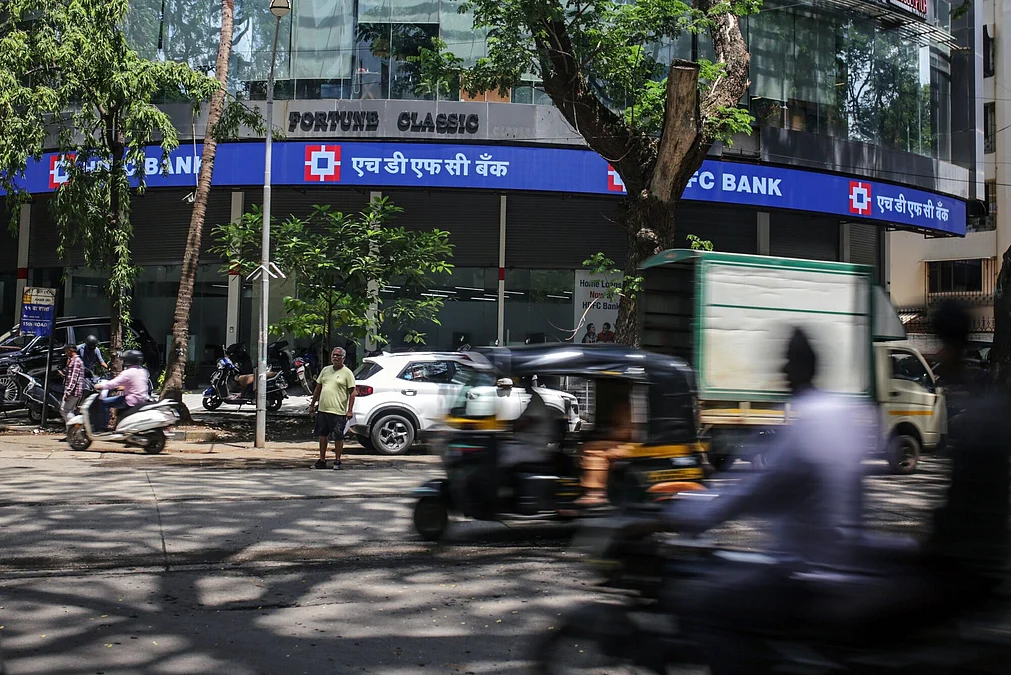 HDFC Bank puts senior executives on gardening leave after Dubai flags compliance lapses