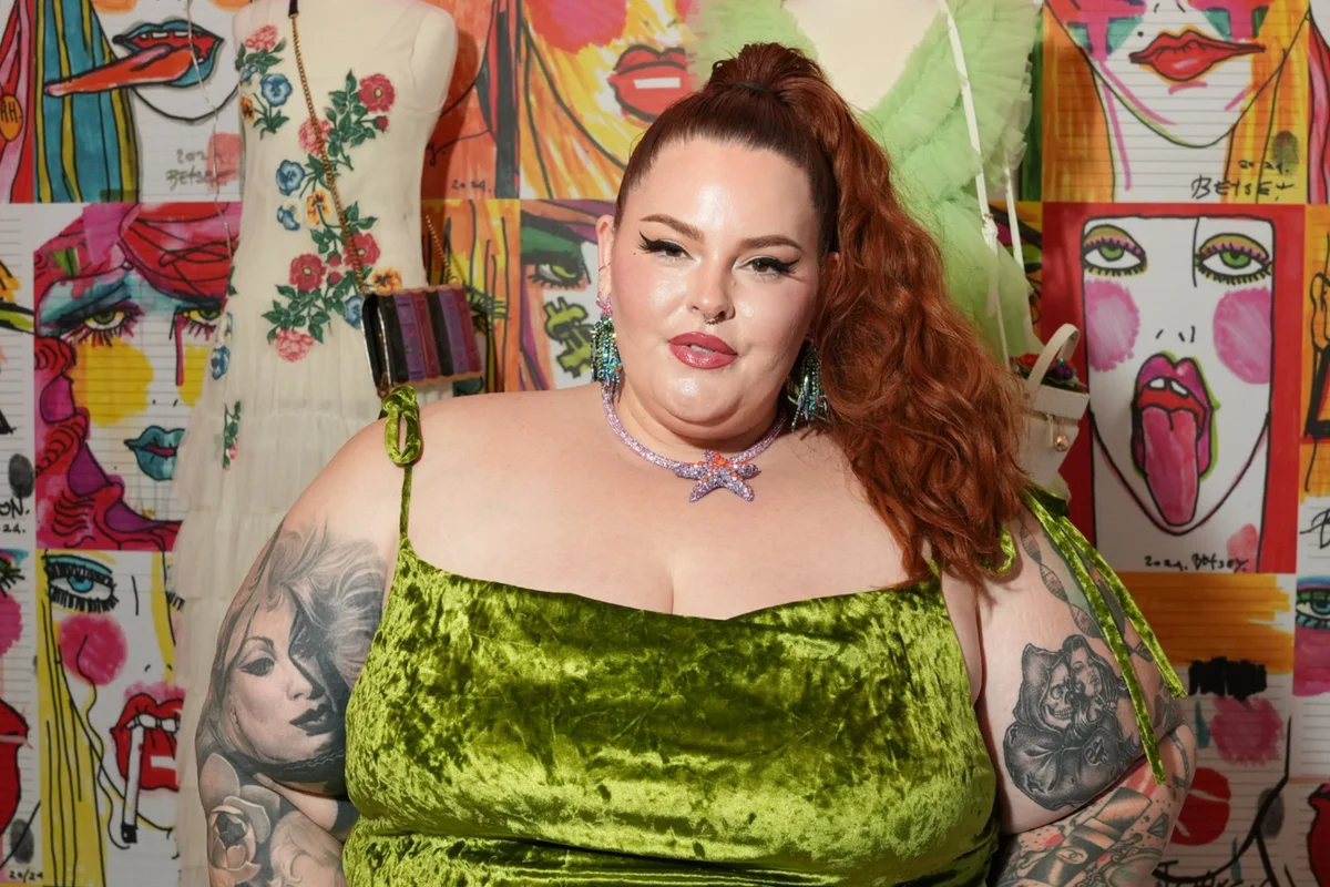 Plus-size model Tess Holliday claims a United Airlines flight attendant told her to ‘lose weight’