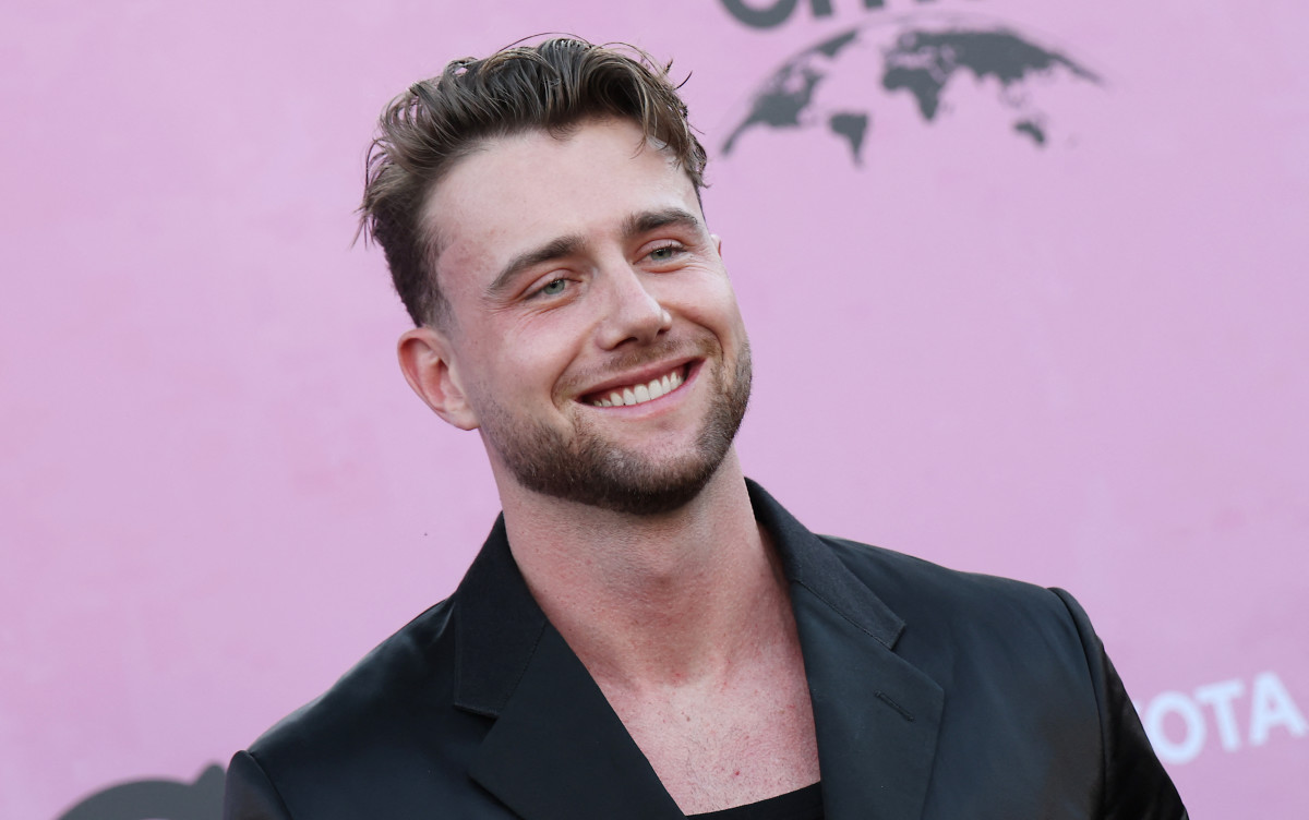 Jason Nash, David Dobrik, and Harry Jowsey fuel frenzy with viral ‘sperm race’