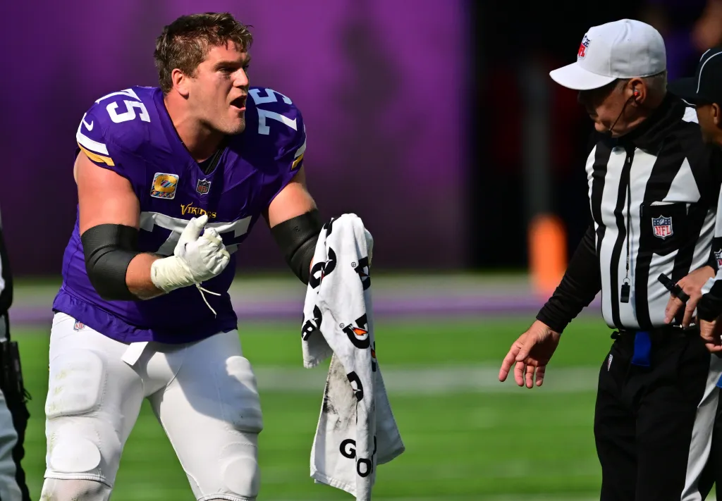 Vikings list Christian Darrisaw and Brian O'Neill as questionable