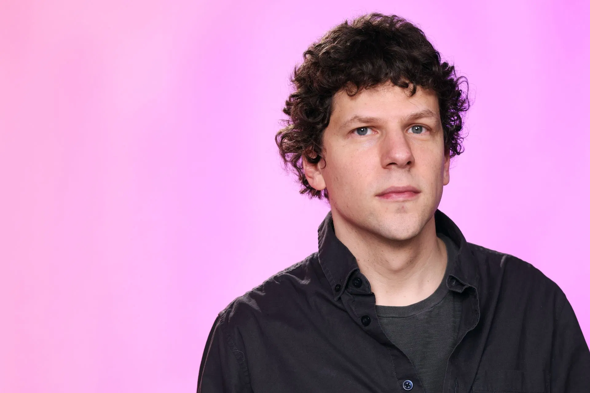 "Bring this to the spotlight": Netizens react after Jesse Eisenberg reveals he's donating his kidney to a stranger in six weeks