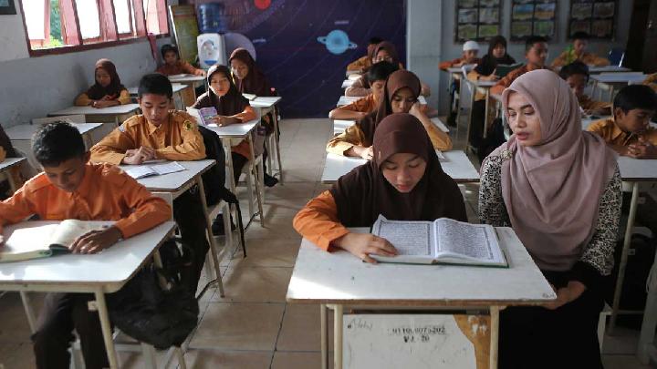 P2G Slams Honorary Teacher Incentives in Indonesia as Equal to the Cost of a Free Meal