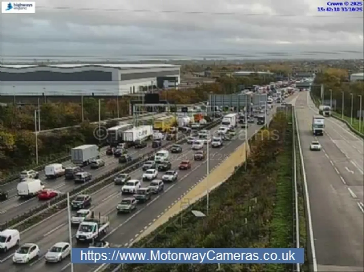 Delays on M6 near Walsall after lorry breakdown leaves lane closed