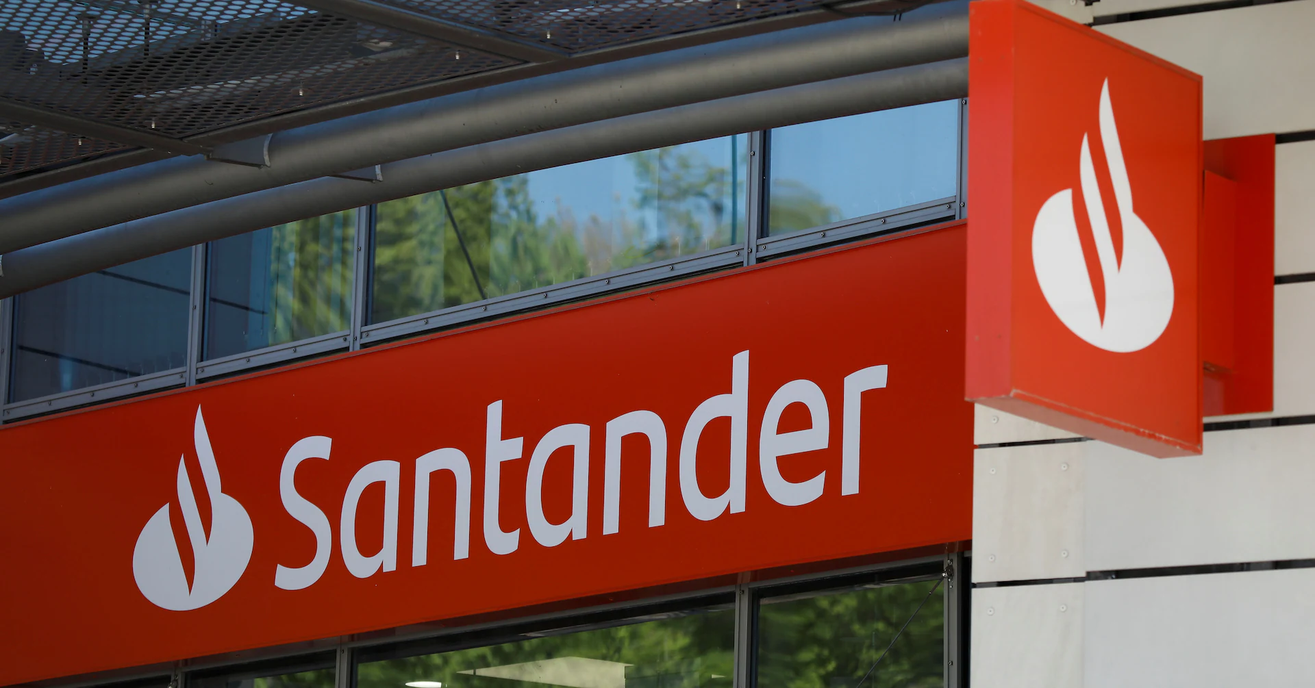 Santander beats third quarter forecasts on US growth - Reuters