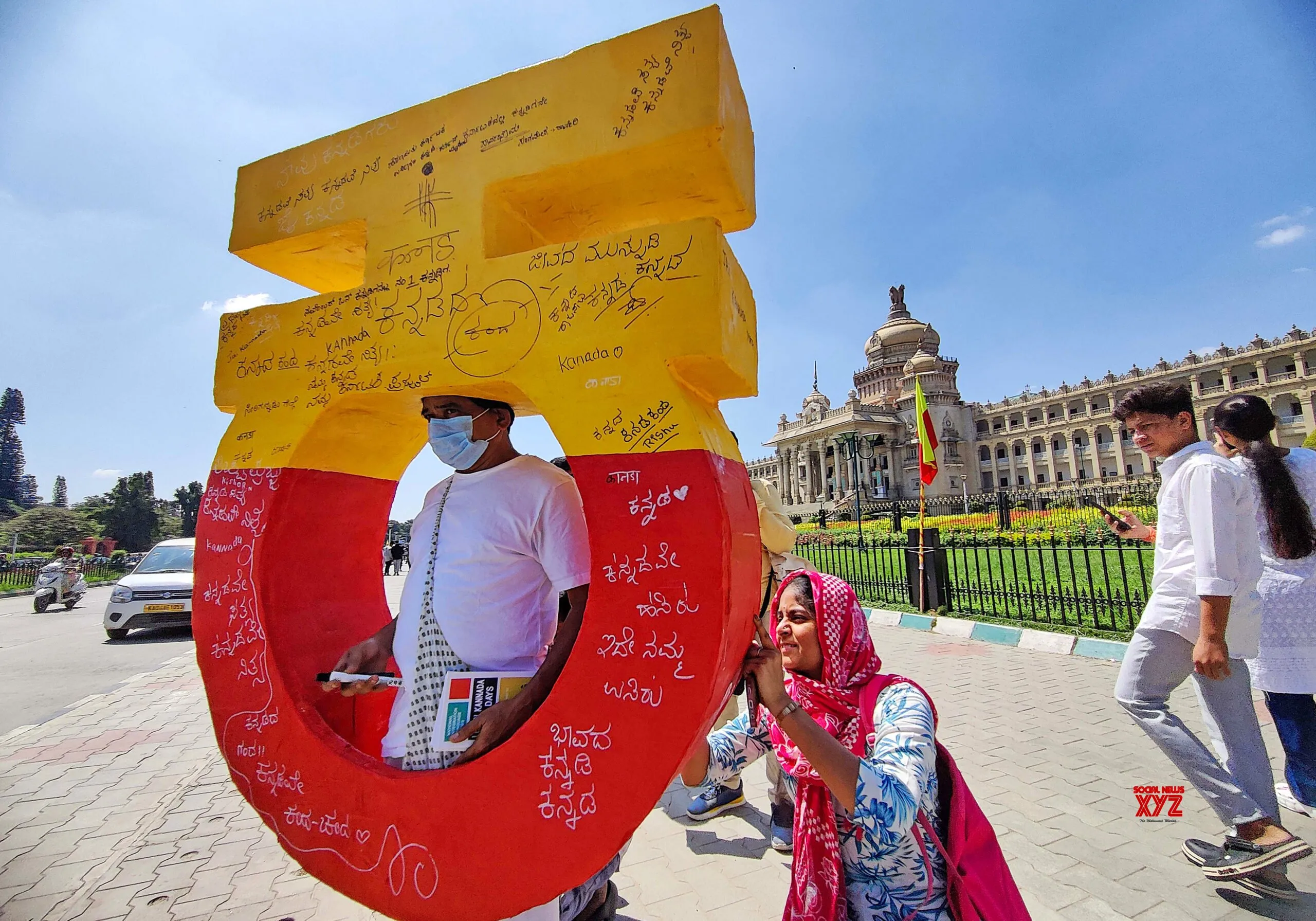 Bengaluru: Paramesh Jolad Creates Kannada Letter ‘Ka’ #Gallery