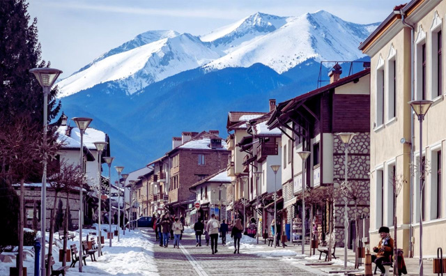 Hoteliers and Restaurateurs in Bansko Voice Concerns Over Currency Shift