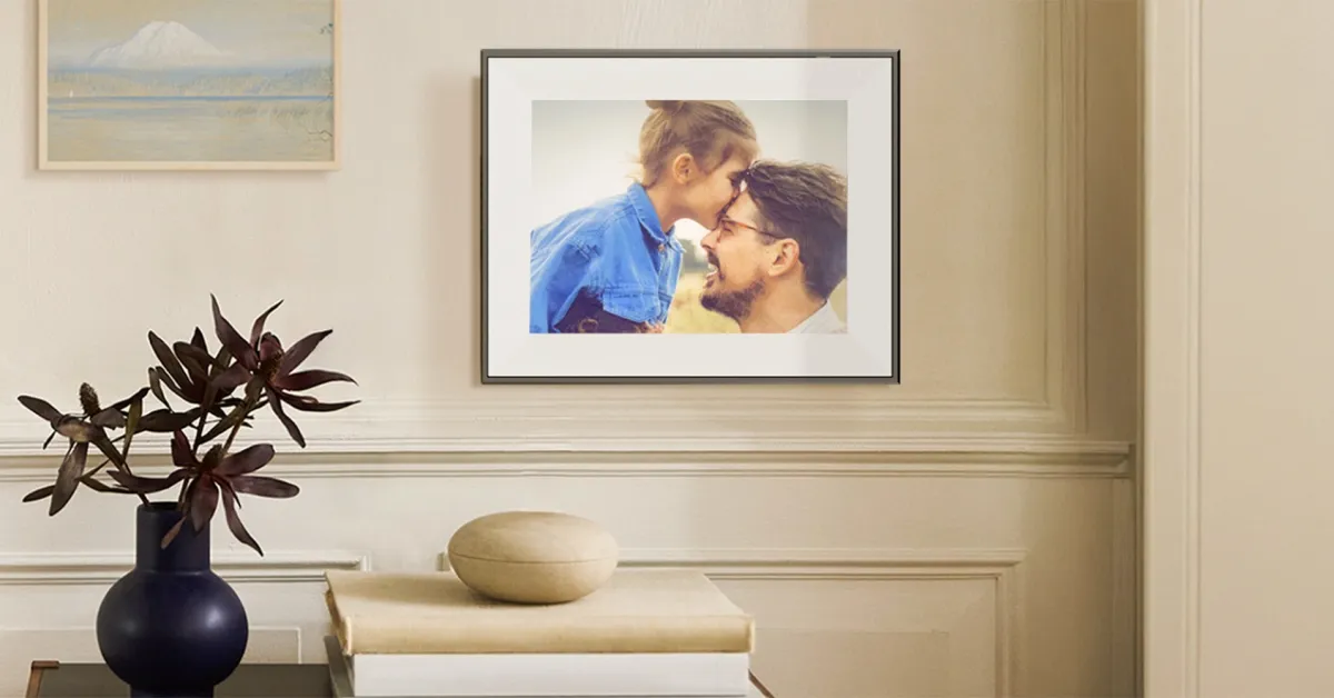 The Aura Ink digital photo frame is slow, lo