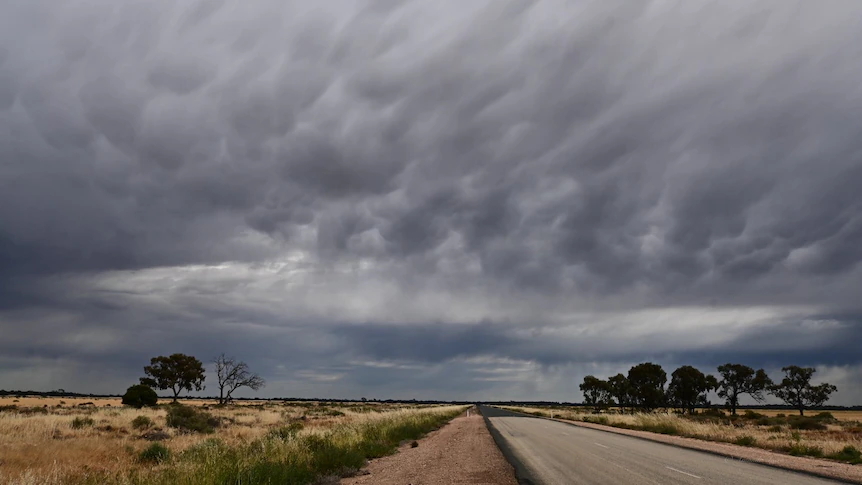 'Very dangerous' supercell storms could bring potential tornadoes, giant hail