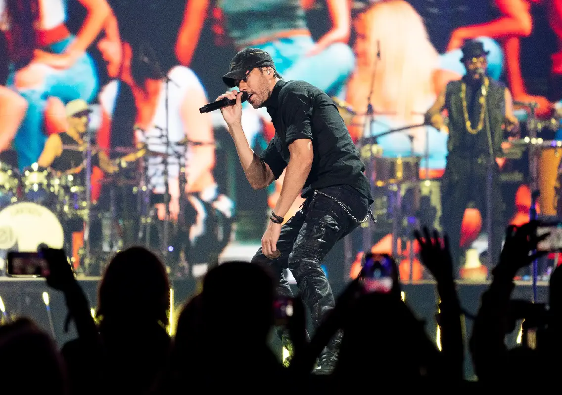 73 mobile phones worth ₹23.85 lakh stolen during Enrique Iglesias concert in Mumbai