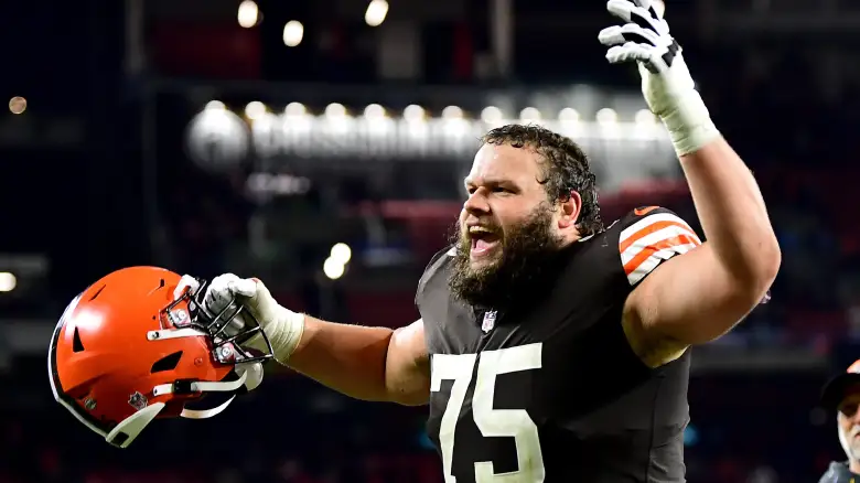 Lions Trade Pitch Adds 7-Time Consecutive Pro Bowler to O-Line