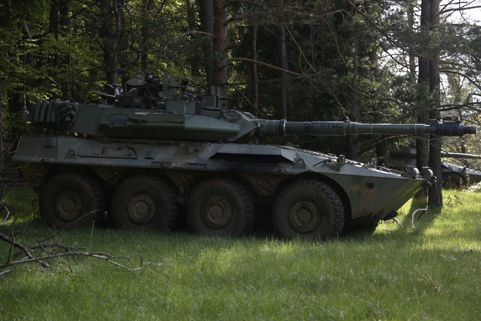 Ukraine receives Italian Centauro tank destroyers