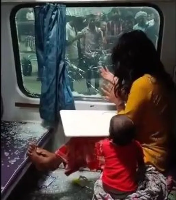 Woman’s furious reaction to purse theft stuns train passengers, watch