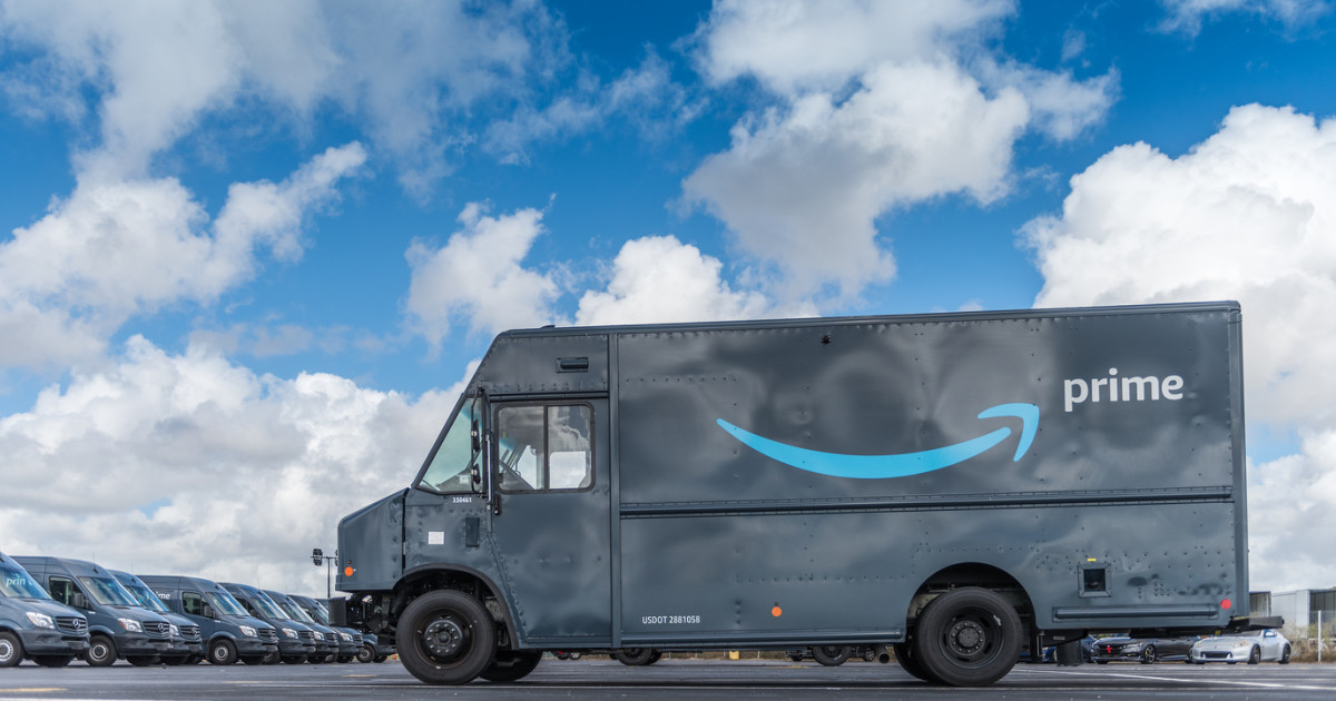 Amazon's Vera Bradley Blake Crossbody Bag Is a Must-Have