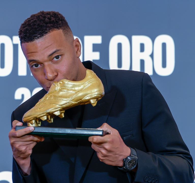 Festë madhështore në “Bernabeu” për “Këpucën e Artë”, presidenti i Realit: Jam krenar që Mbape është në skuadrën time