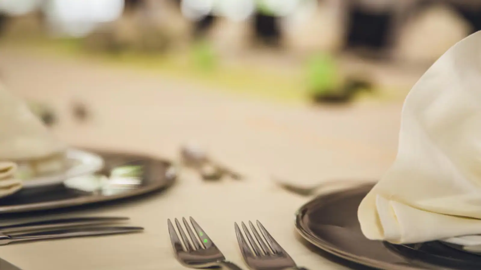 Customer Finds ‘Entire Leaf’ In Baked Beans, Restaurant Gives An Epic Reply: ‘Sorry It Surprised You, Everything Is...’