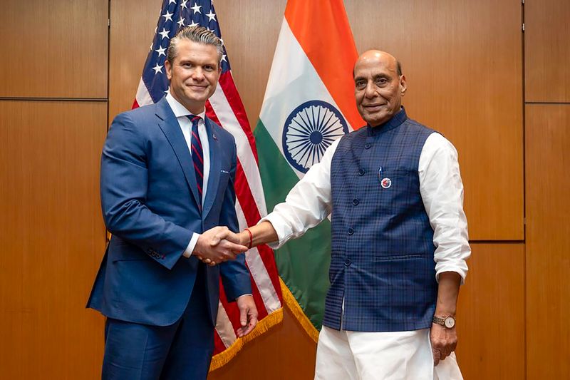 India, US sign 10-year pact to deepen defence ties