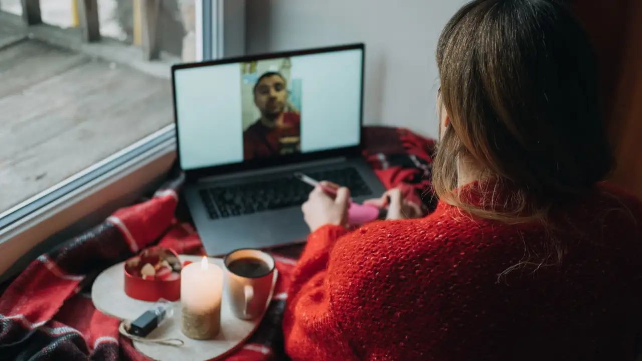 Love In The Time Of Screens: How Digital Intimacy Is Redefining Connection